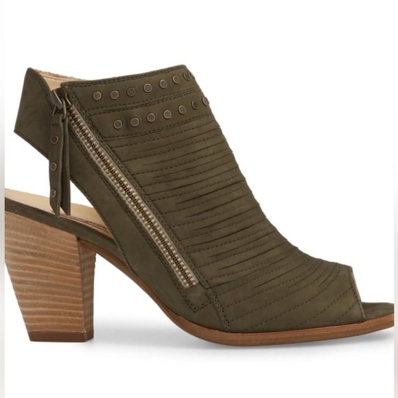 PAUL GREEN sydney Peep Toe Studded Sandal (Women)
$389.00 size 9 women - Picture 3 of 15